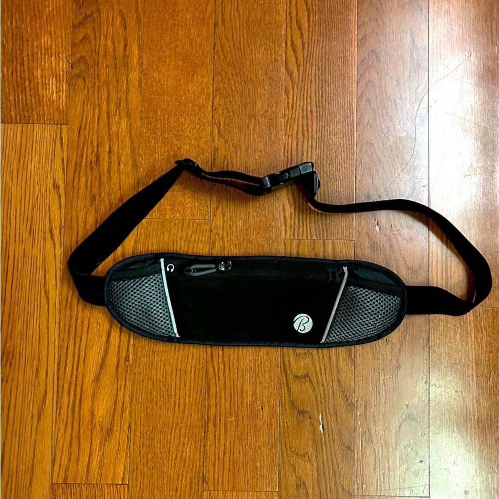 Bally total fitness workout/fitness/running belt. Adjustable waistband.